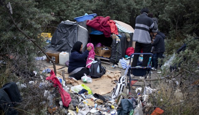 CALAIS: Famille afghane dans une nouvelle 'jungle"