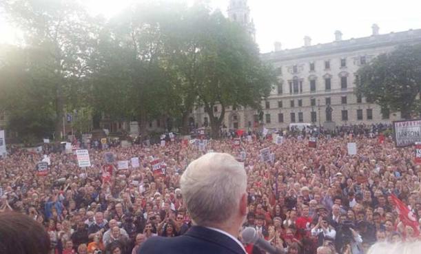 corbyn-crowd-lgr